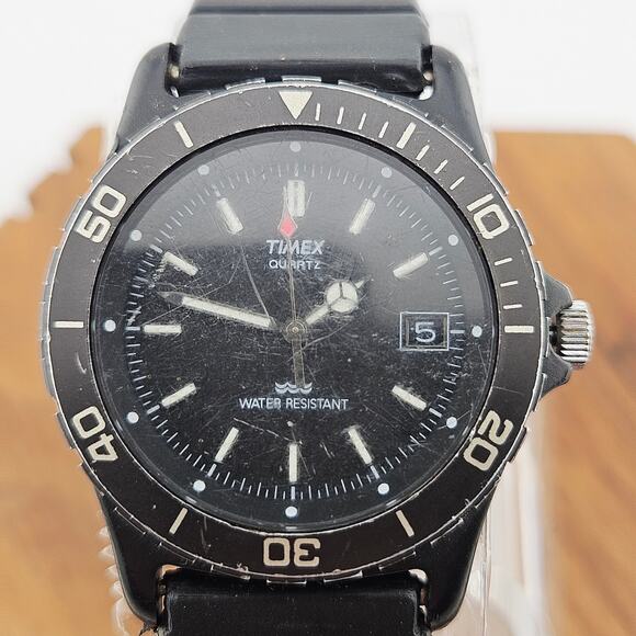 Timex Women's Sporty Boyfriend Watch Black Date Dial Gorpcore Water Resistant - Picture 2 of 6